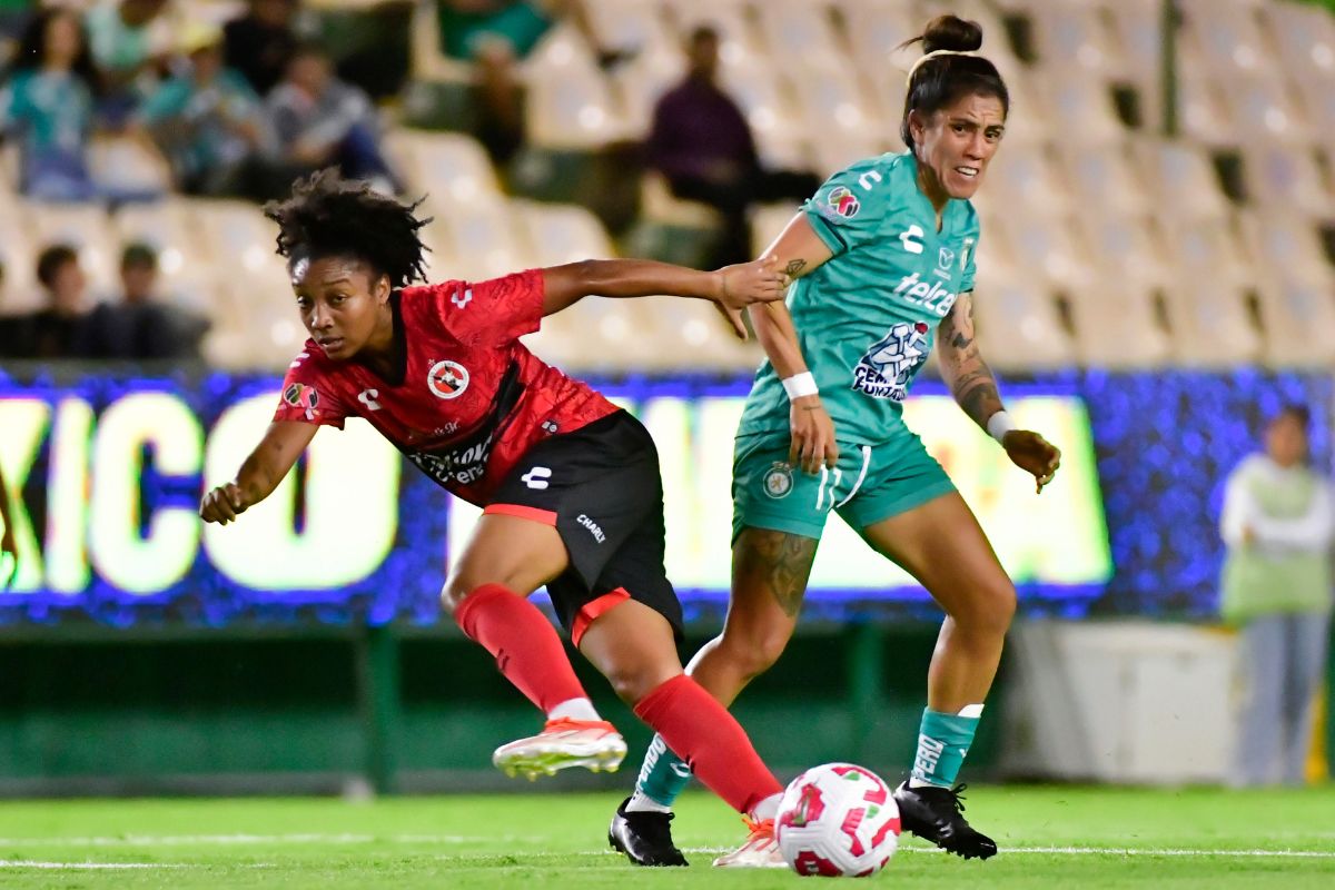 Liz Ángeles marcó tres goles a Xolos el Domingo en León. (Foto: X @LigaBBVAFemenil)