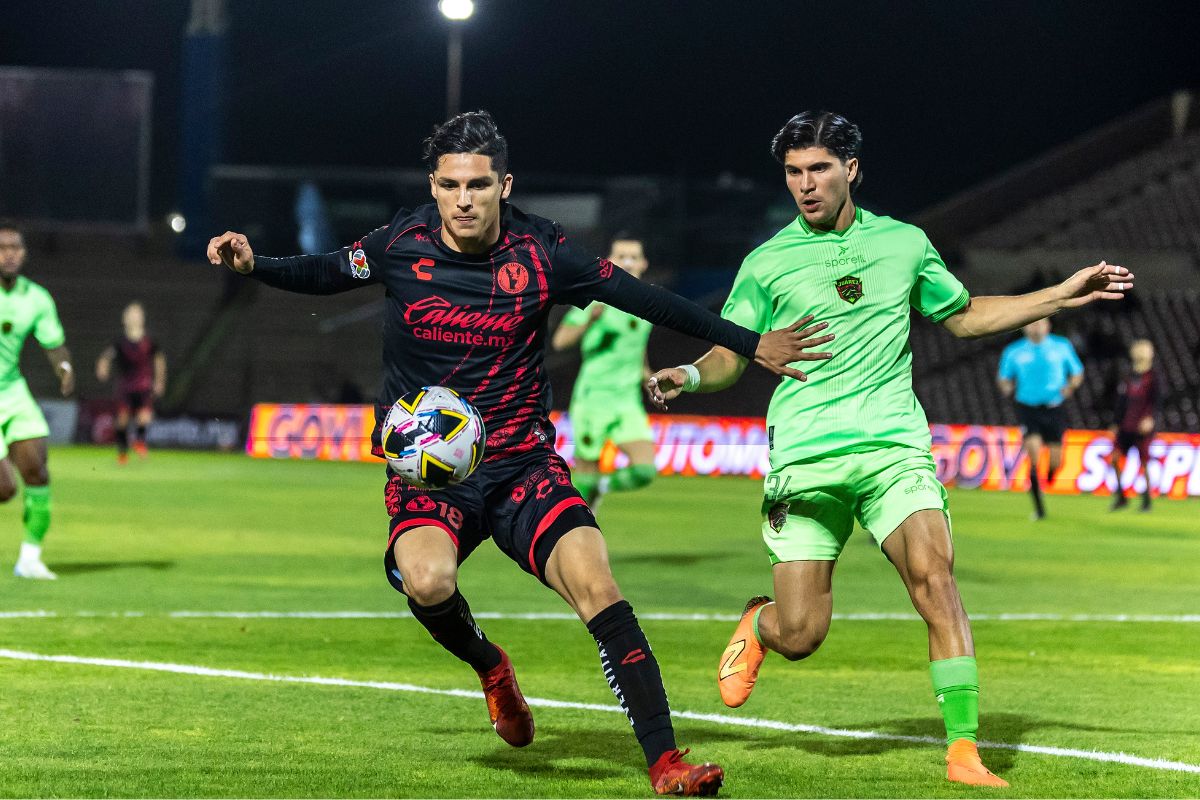 Efraín Álvarez marcó un golazo de tiro libre en Ciudad Juárez (Fotos: X @Xolos)