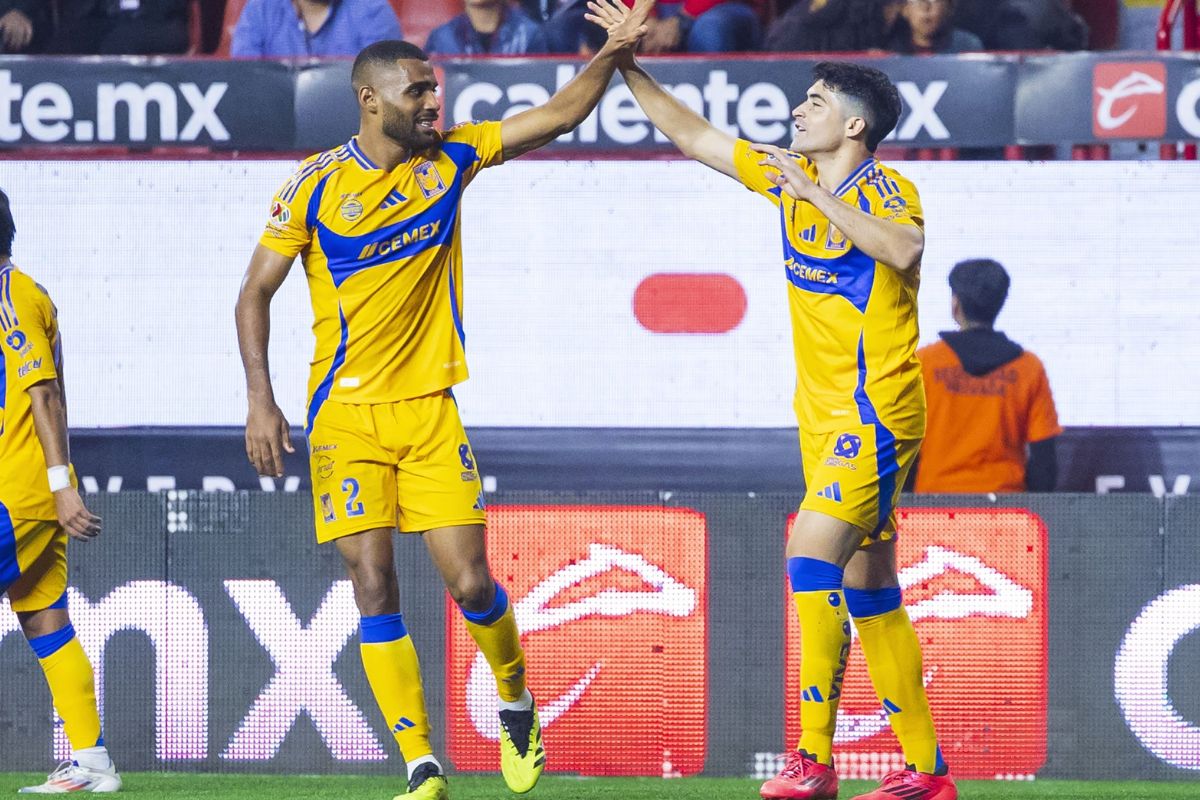 Xolos no pudo ante Tigres y deberá esperar para asegurar un lugar en la Liguilla. (Fotos: X @LigaBBVAMX @TigresOficial)