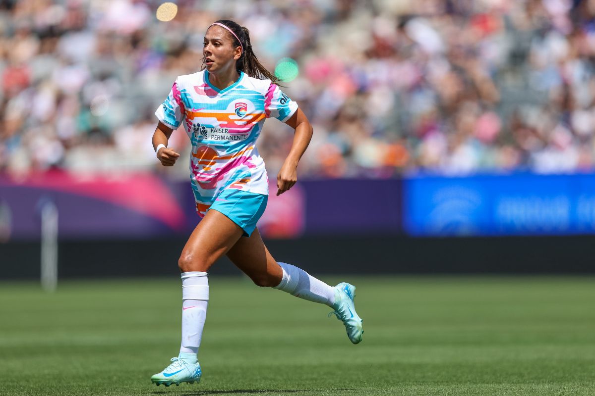 Delphine Cascarino debutó con la camiseta del Wave y demostró buen talento. Estuvo a punto de marcar. (Fotos: Cortesía SD Wave FC)