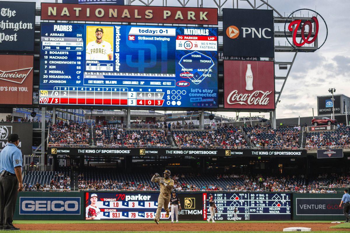 Jurickson Profar conectó su cuadrangular número 16 de la campaña en Las Mayores. (Fotos: X @Padres)