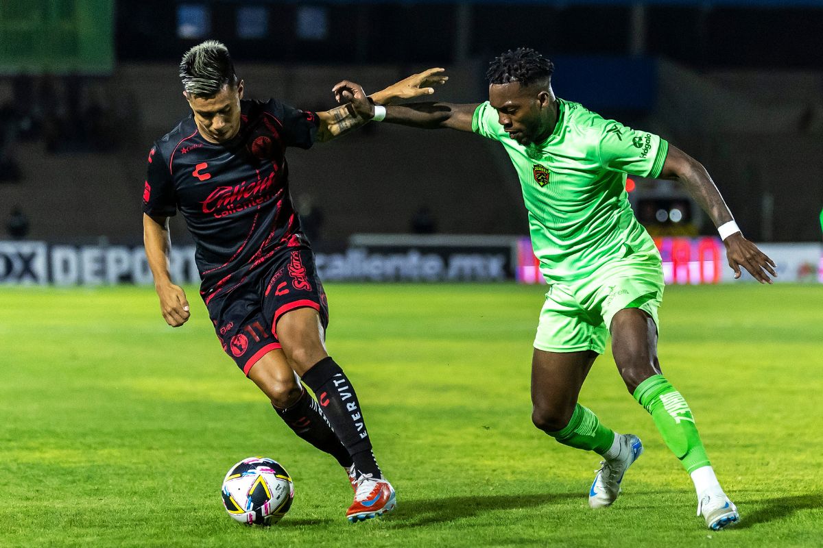 Efraín Álvarez marcó un golazo de tiro libre en Ciudad Juárez (Fotos: X @Xolos)