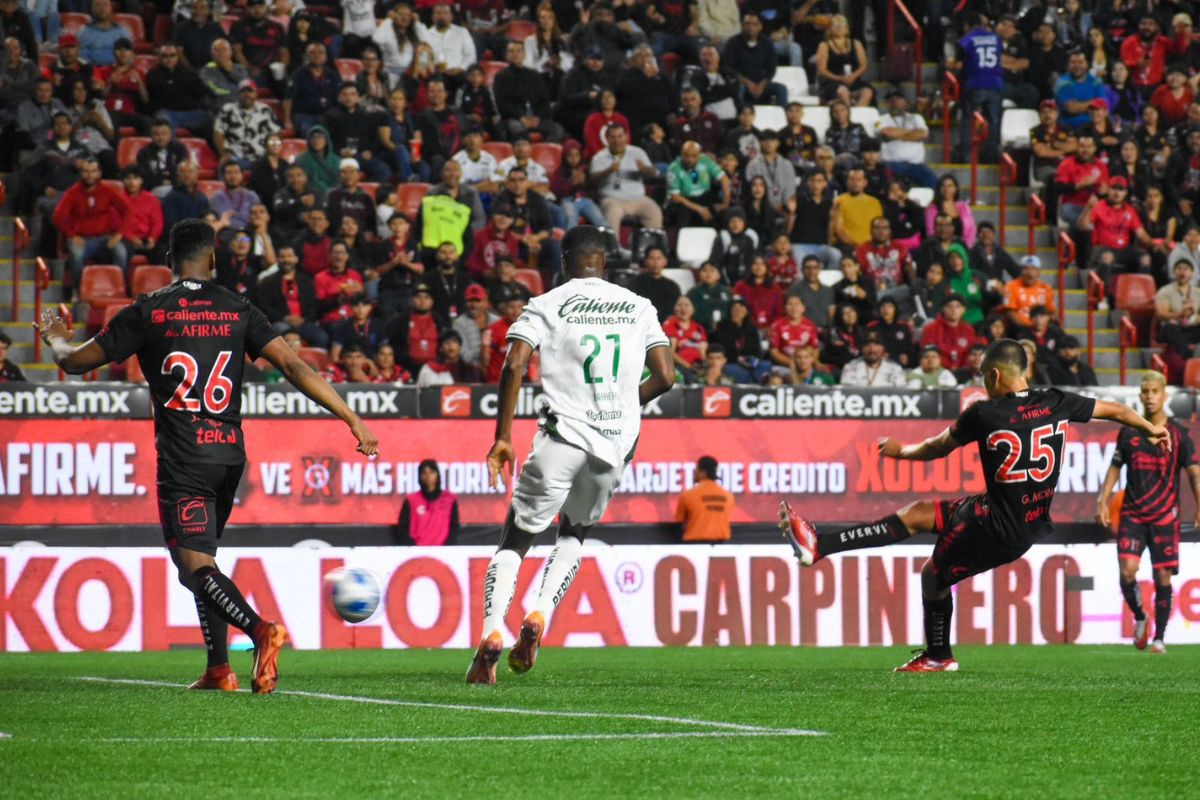 El gol de Gilberto Mora que pasará a la historia del futbol mexicano. (Fotos: Emilio Franco - Instagram @_franco.shot_)