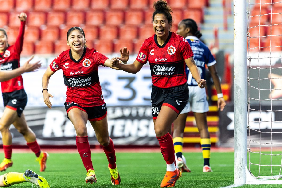 Juan Romo tiene buenos números en el torneo como DT de Xolos Femenil. (Fotos: Cortesía Club Tijuana)