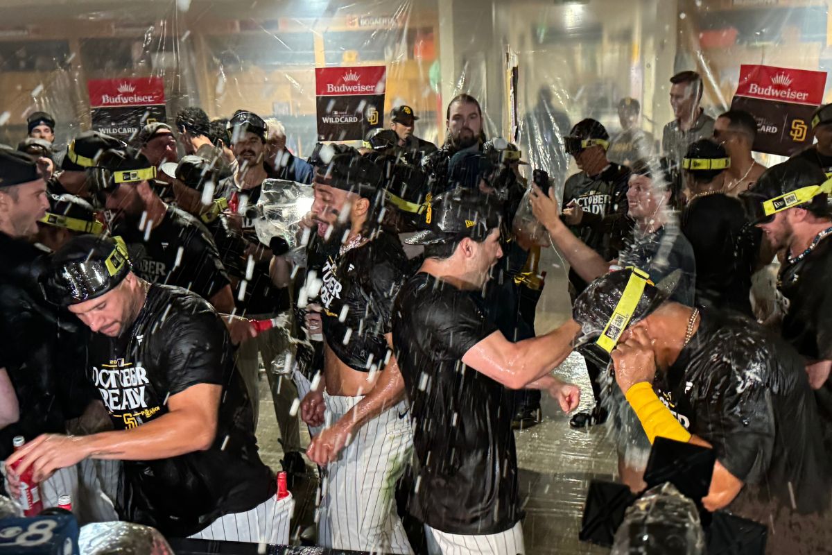 Los Padres celebraron a lo grande en el Club House tras eliminar a Atlanta Braves. (Foto: SportyDeporte.com)