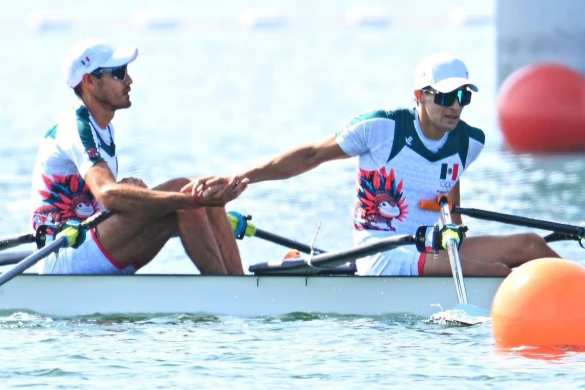 Alexis López y Miguel Carballo en segundo lugar de su heat en el repechaje de Remo en París 2024. (Fotos: Cortesía INDE BC)