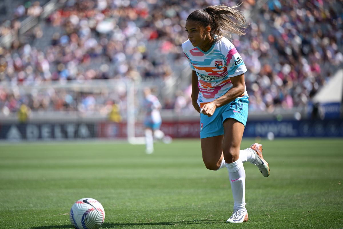 Delphine Cascarino debutó con la camiseta del Wave y demostró buen talento. Estuvo a punto de marcar. (Fotos: Cortesía SD Wave FC)