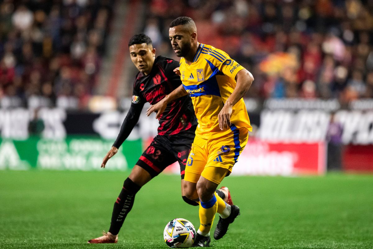 Xolos no pudo ante Tigres y deberá esperar para asegurar un lugar en la Liguilla. (Fotos: X @LigaBBVAMX @TigresOficial)