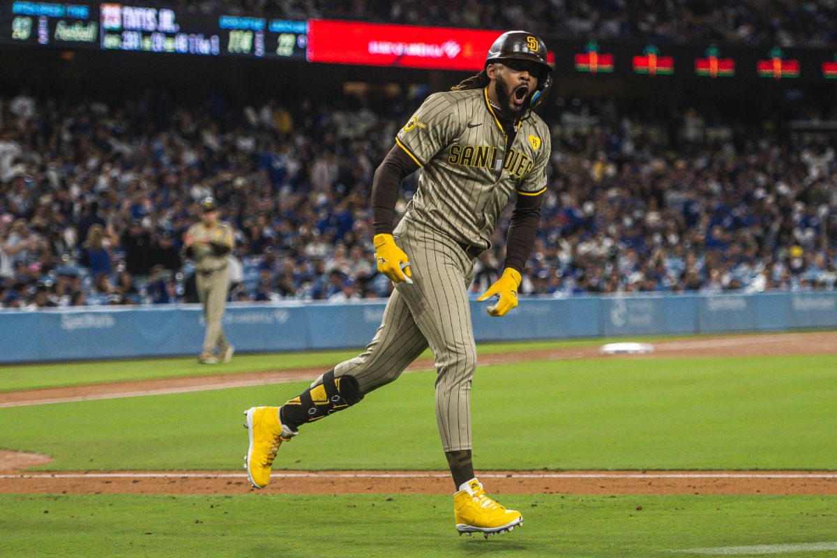 Fernando Tatis Jr. pegó un cuadrangular para empatar el duelo, pero LA ganó al final. (Fotos. X @Dodgers @Padres)