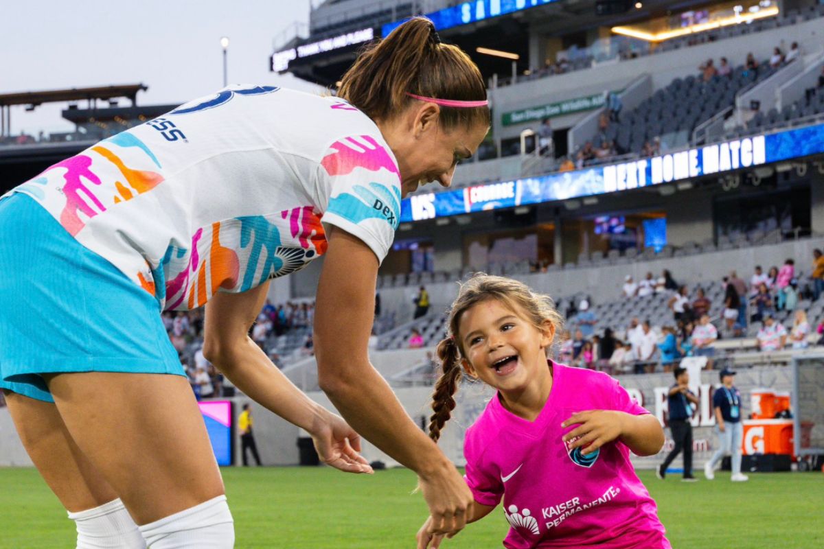 Alex Morgan reveló la razón principal de su retiro. Su hija Charlie será hermana mayor. (Fotos: X @SanDiegoWaveFC)