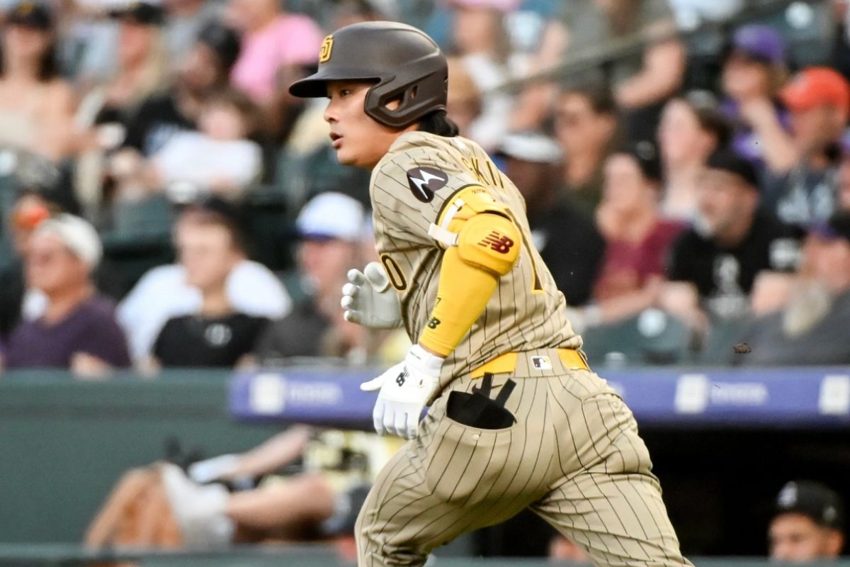 Los Padres fueron sorprendidos por Colorado, últimos de la Oeste en la LN. (Fotos: X @Rockies @Padres)