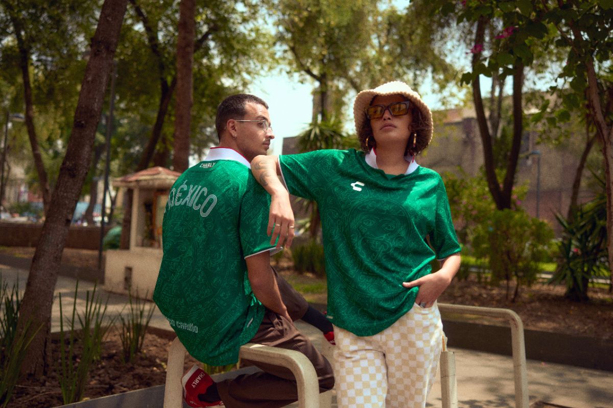 Charly presentó la jersey especial conmemorativa de las fiestas patrias. (Fotos: Cortesía Charly)