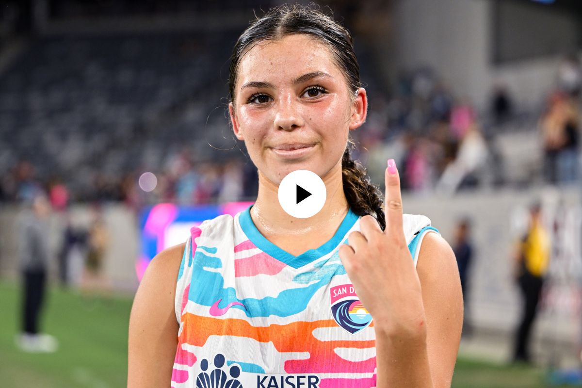 Melanie Barcenas marcó su primer gol como profesional a los 16 años y 11 meses. (Fotos: X @SanDiegoWaveFC)