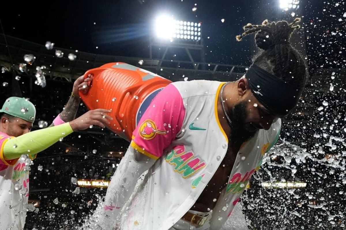 Fernando Tatis Jr. fue la figura al final del partido de este Viernes en San Diego. (Foto: X @MLB)