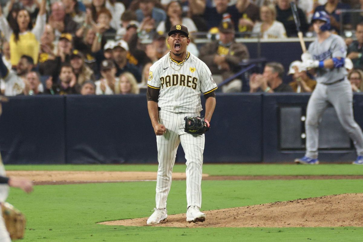 Jeremiah Estrada también tuvo una buena labor en el montículo de los Padres. El Méxicoamericano ponchó a dos en tres turnos. (Foto: X @Padres)